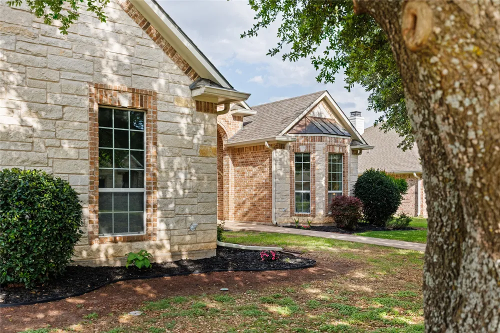 937 Queen Elizabeth Drive McGregor, TX 76657