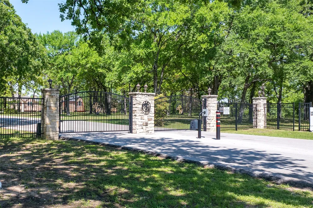 513 Winding Shore Drive Tool, TX 75143