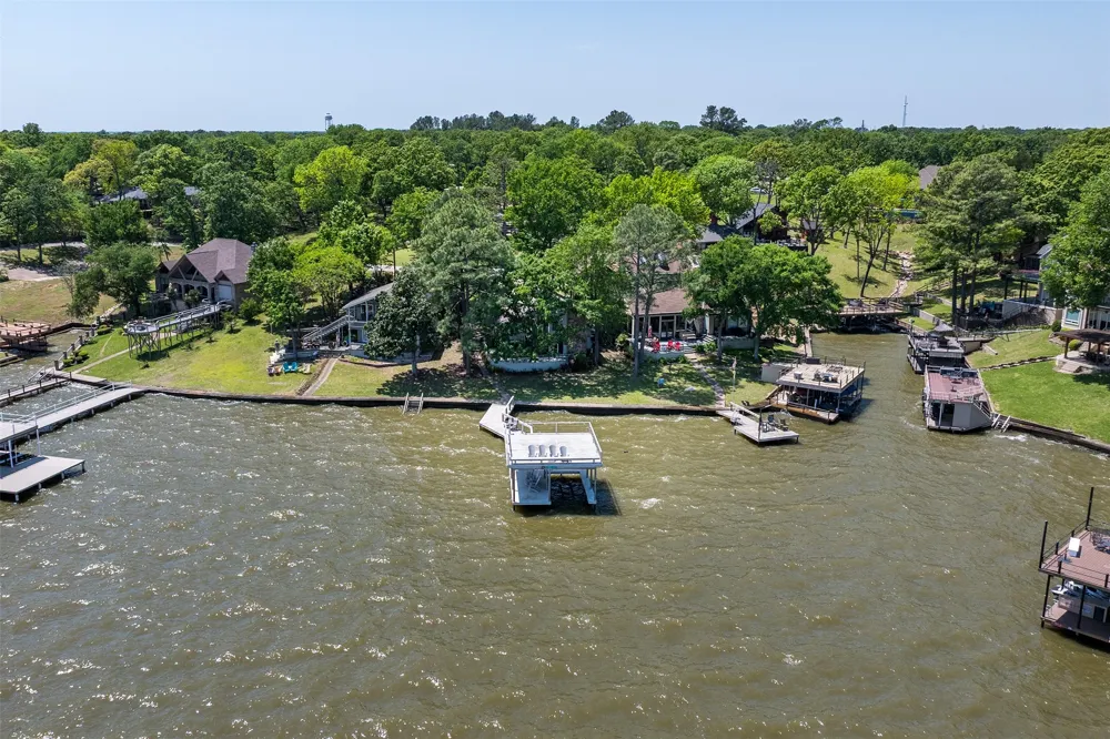 513 Winding Shore Drive Tool, TX 75143