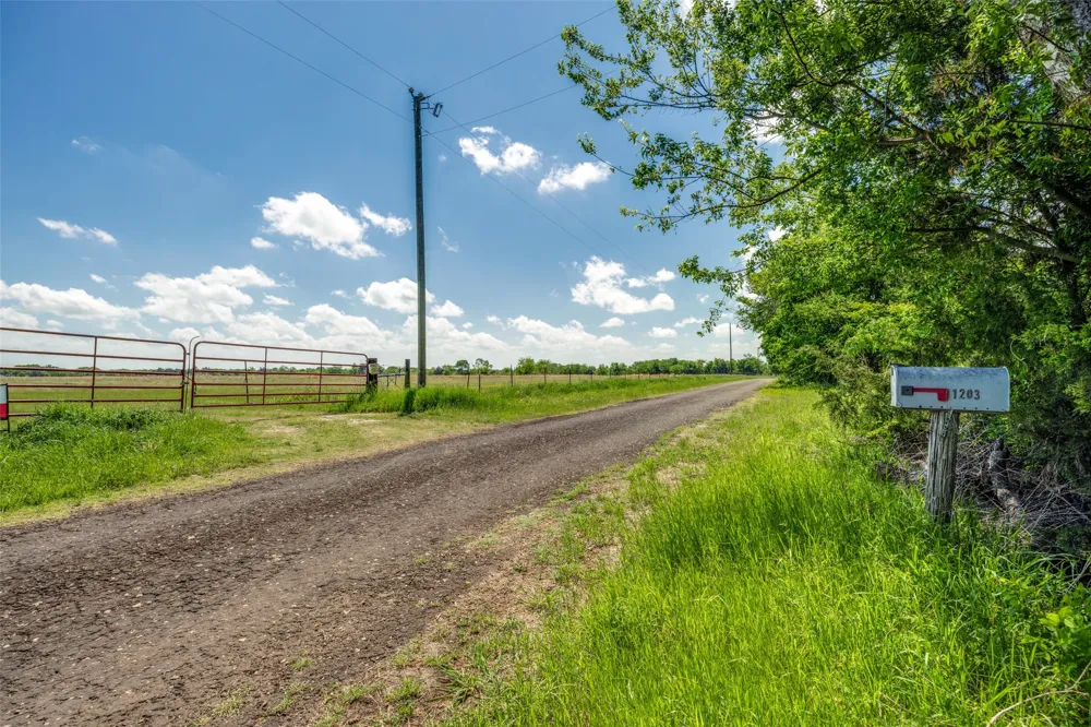 1203 County Road 4132 Cumby, TX 75433
