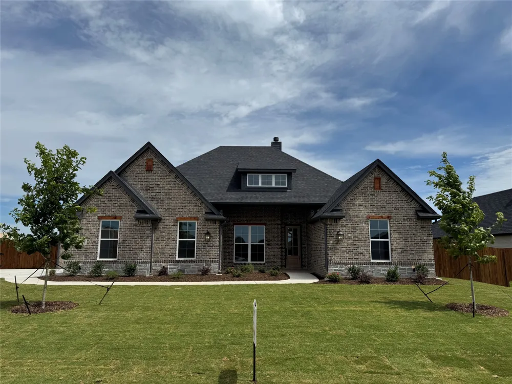 144 Chapowits Godley, TX 76044