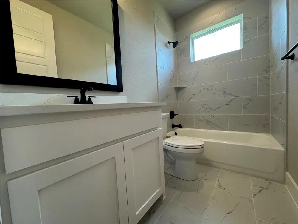 144 Chapowits Godley, TX 76044