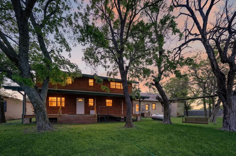 858 County Road 1006 Celeste, TX 75423