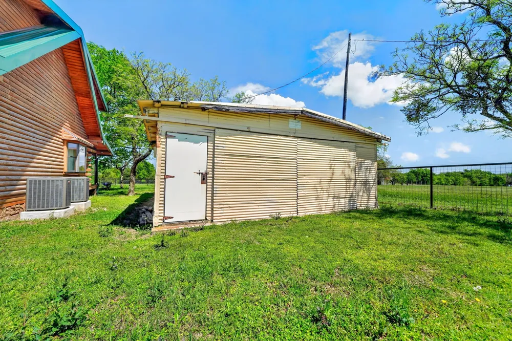 858 County Road 1006 Celeste, TX 75423