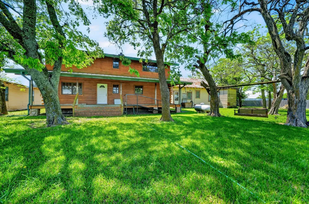 858 County Road 1006 Celeste, TX 75423