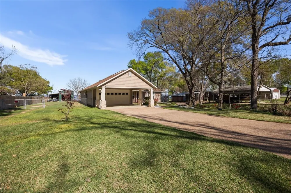 4789 Sunrise Drive Chandler, TX 75758