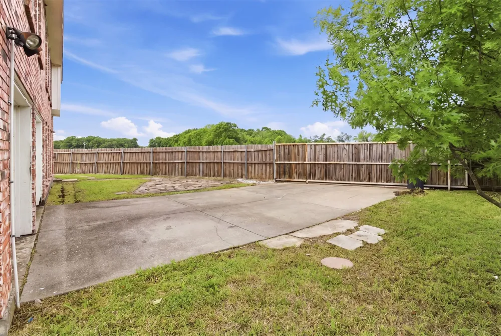 531 Pecan Leaf Drive Lancaster, TX 75146