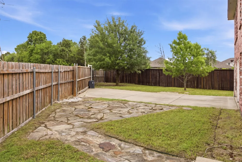 531 Pecan Leaf Drive Lancaster, TX 75146