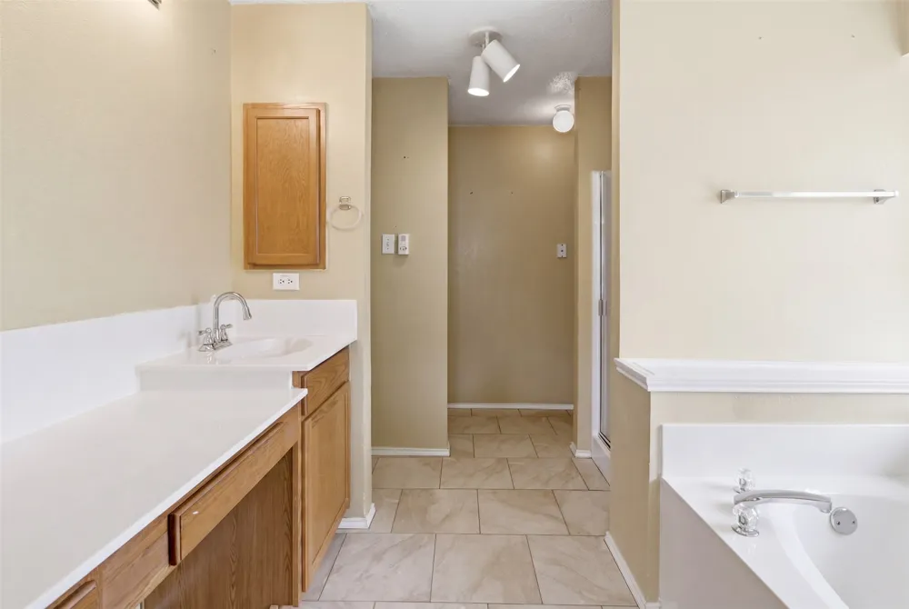 531 Pecan Leaf Drive Lancaster, TX 75146