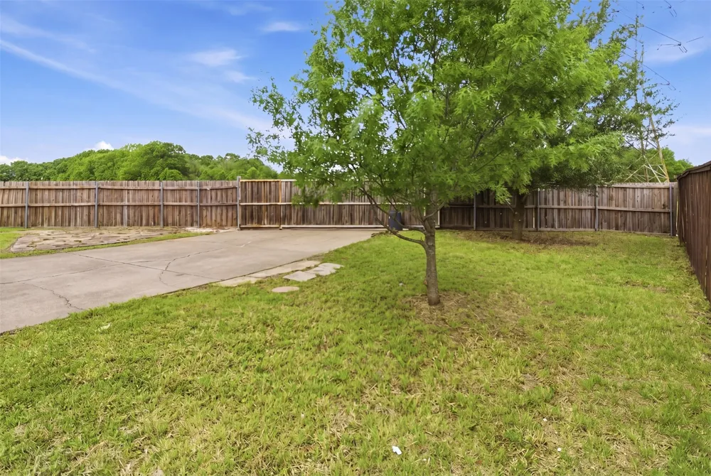 531 Pecan Leaf Drive Lancaster, TX 75146