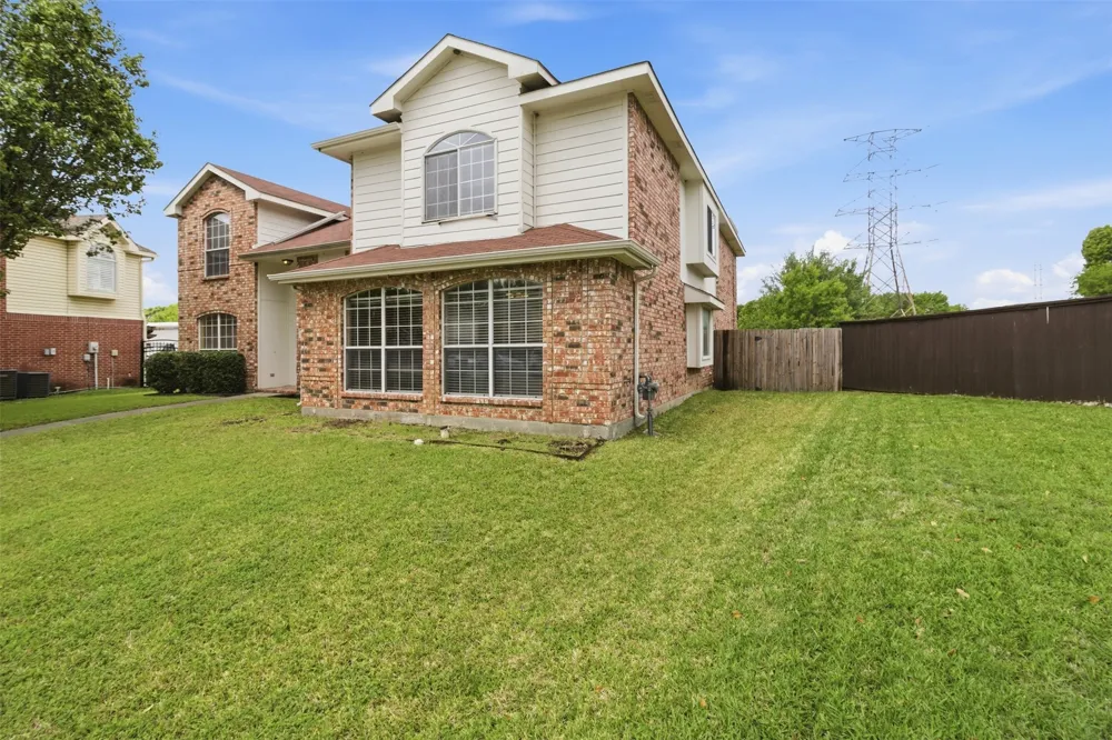 531 Pecan Leaf Drive Lancaster, TX 75146