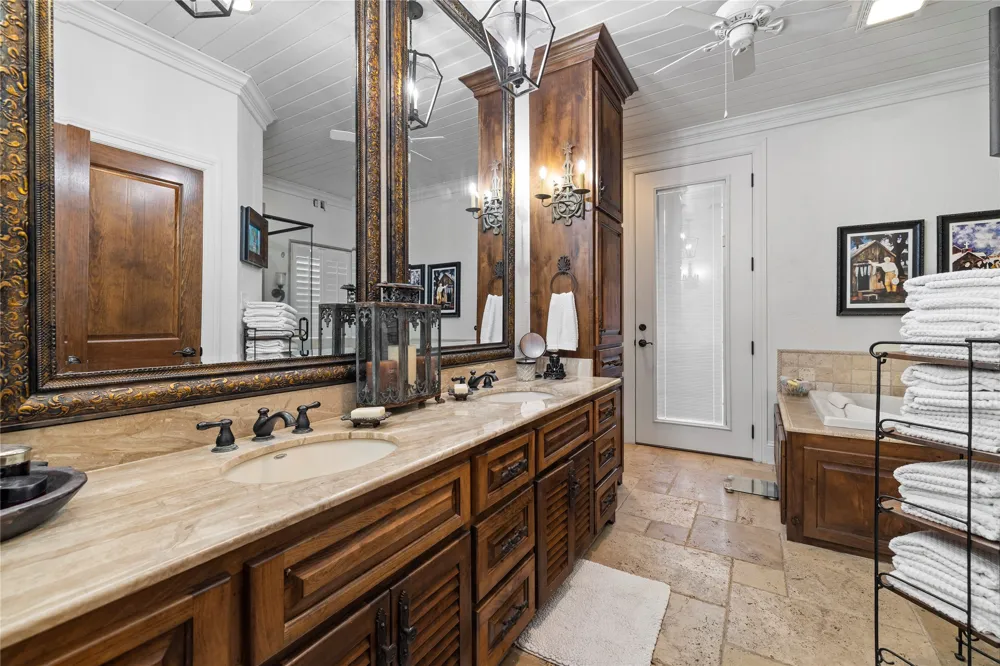 742 Private  Road 7219 Jefferson, TX 75657