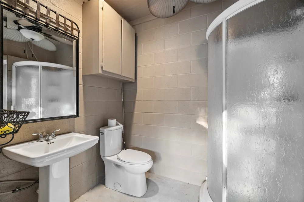742 Private  Road 7219 Jefferson, TX 75657