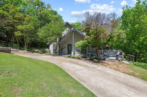 325 Lakewood Lane