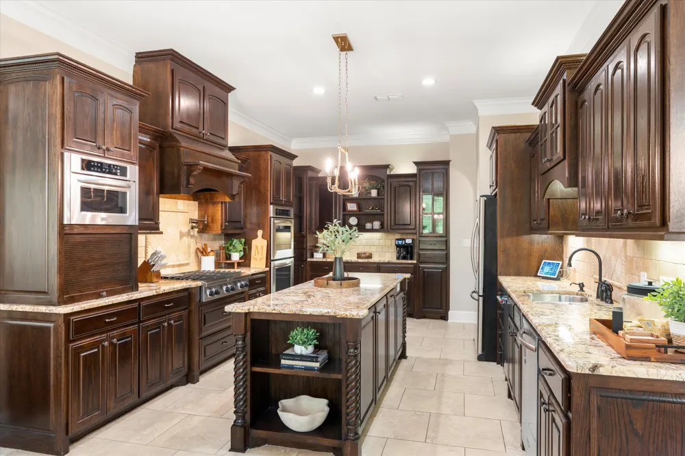 1215 PR 5980 Yantis, TX 75497