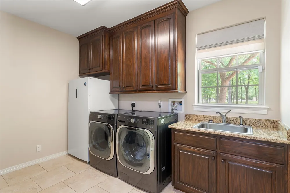 1215 PR 5980 Yantis, TX 75497