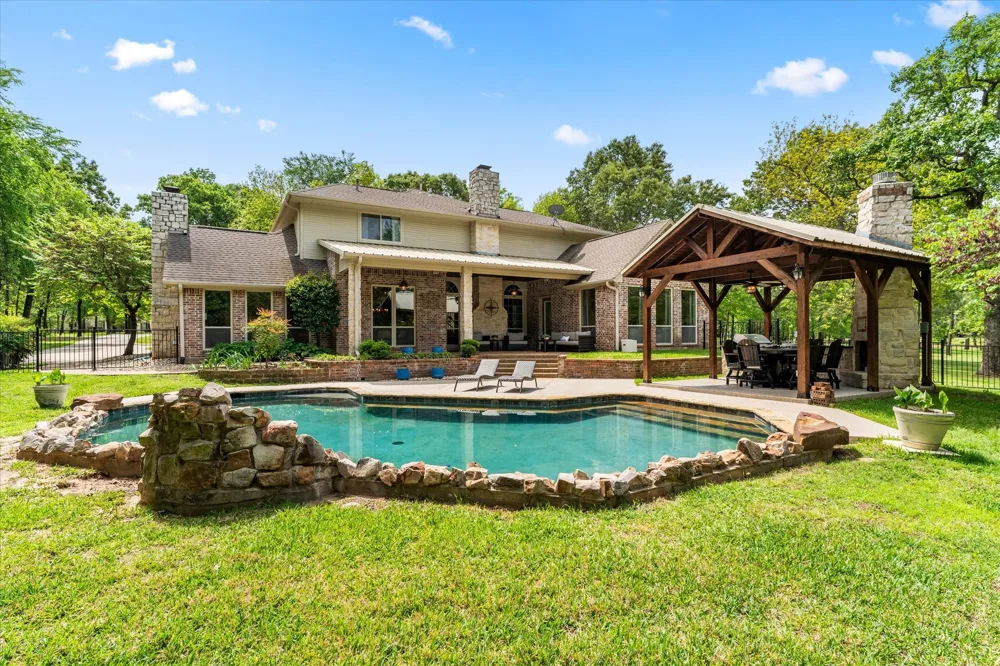 1215 PR 5980 Yantis, TX 75497