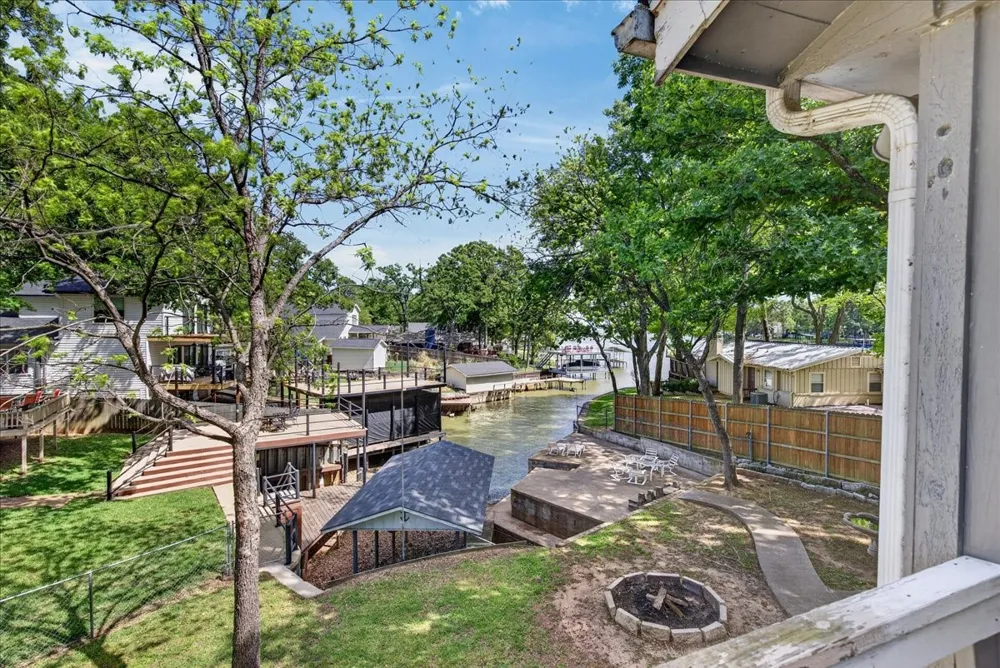 1529 Oak Shore Drive Tool, TX 75143