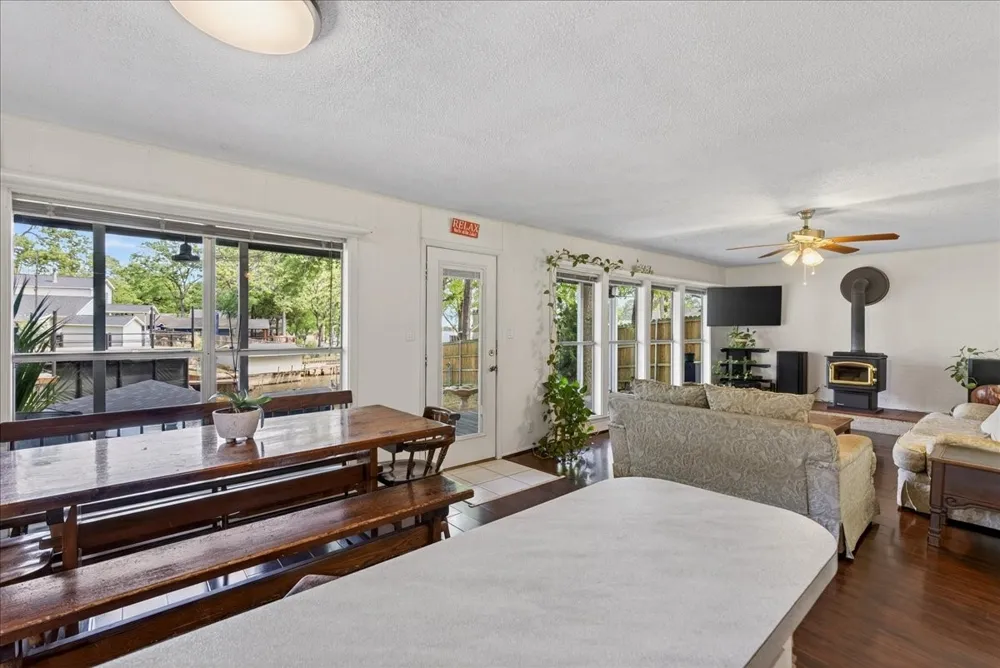 1529 Oak Shore Drive Tool, TX 75143