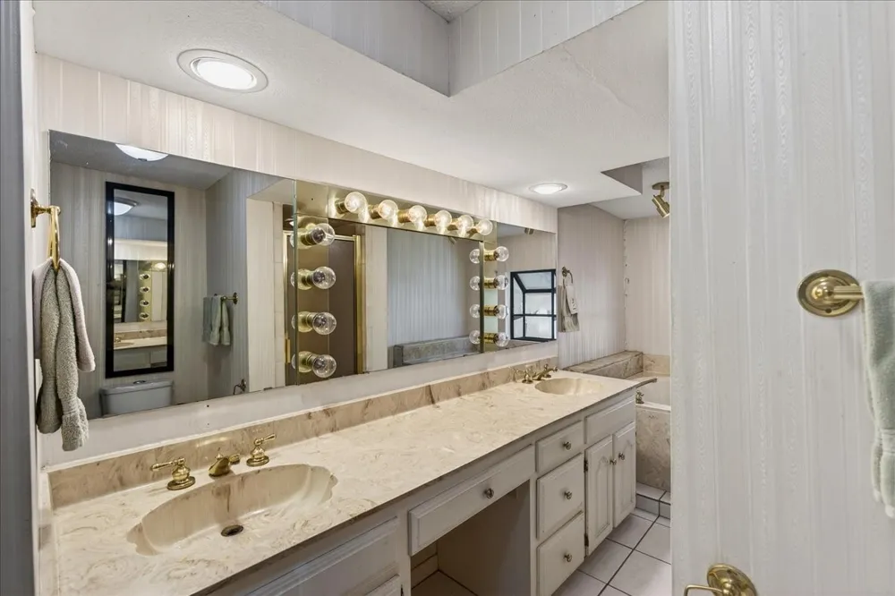 1529 Oak Shore Drive Tool, TX 75143
