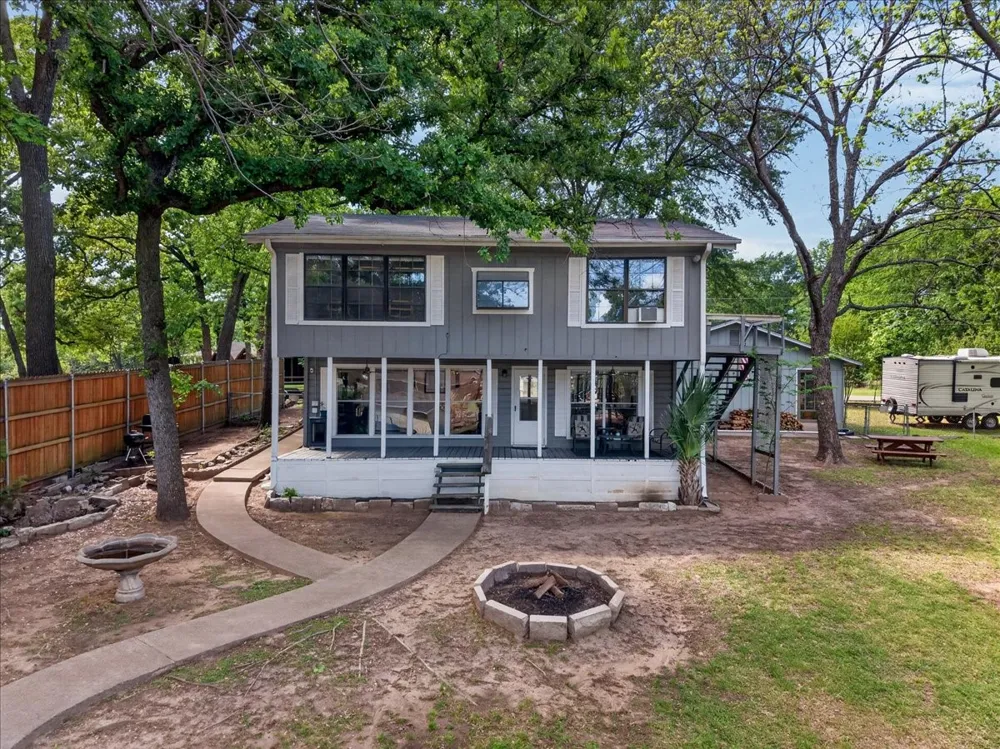 1529 Oak Shore Drive Tool, TX 75143