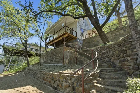 330 Chism Trail
