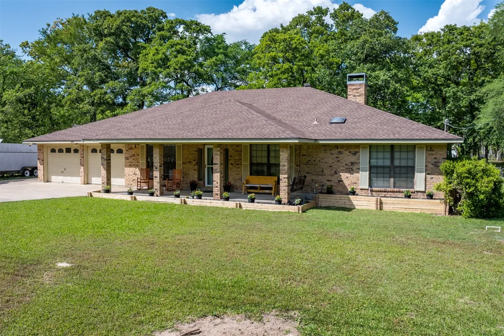 231 Cedarwood Drive Enchanted Oaks, TX 75156