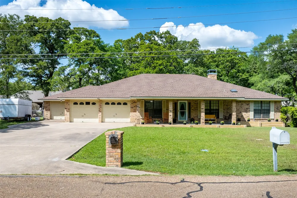231 Cedarwood Drive Enchanted Oaks, TX 75156