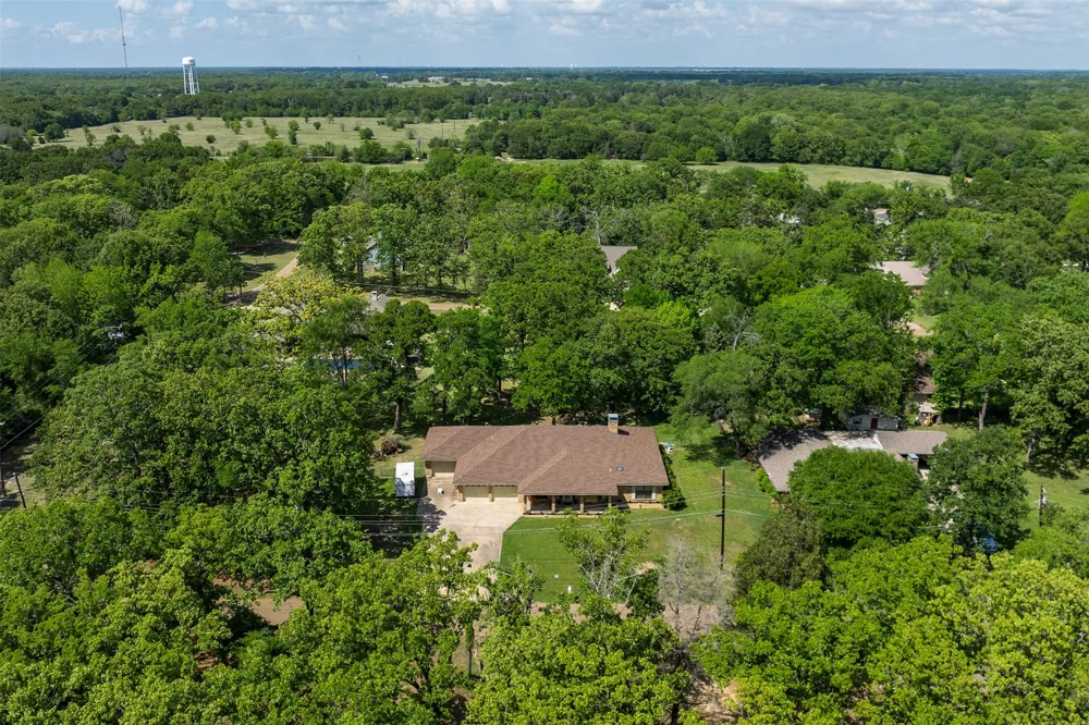 231 Cedarwood Drive Enchanted Oaks, TX 75156