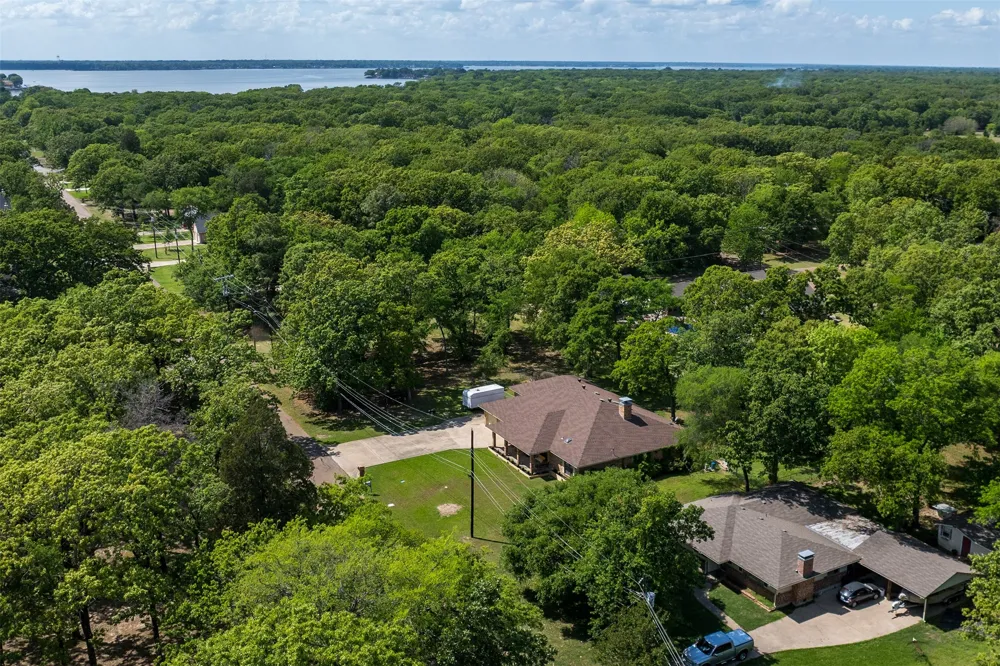 231 Cedarwood Drive Enchanted Oaks, TX 75156