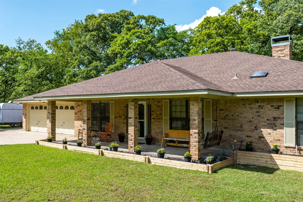 231 Cedarwood Drive Enchanted Oaks, TX 75156