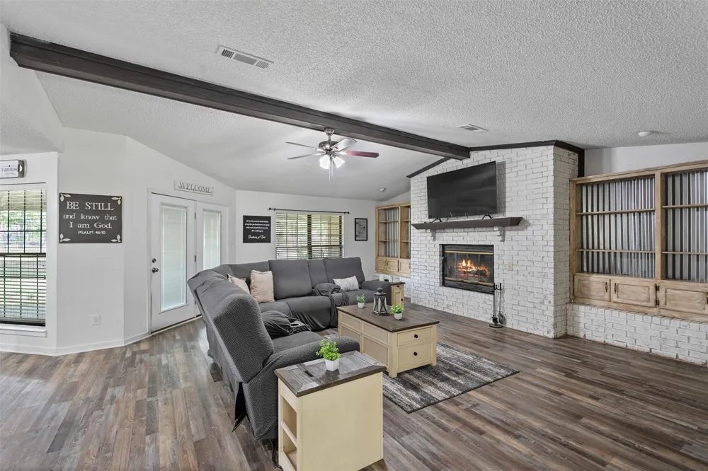 231 Cedarwood Drive Enchanted Oaks, TX 75156