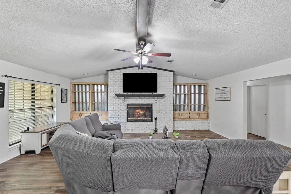 231 Cedarwood Drive Enchanted Oaks, TX 75156