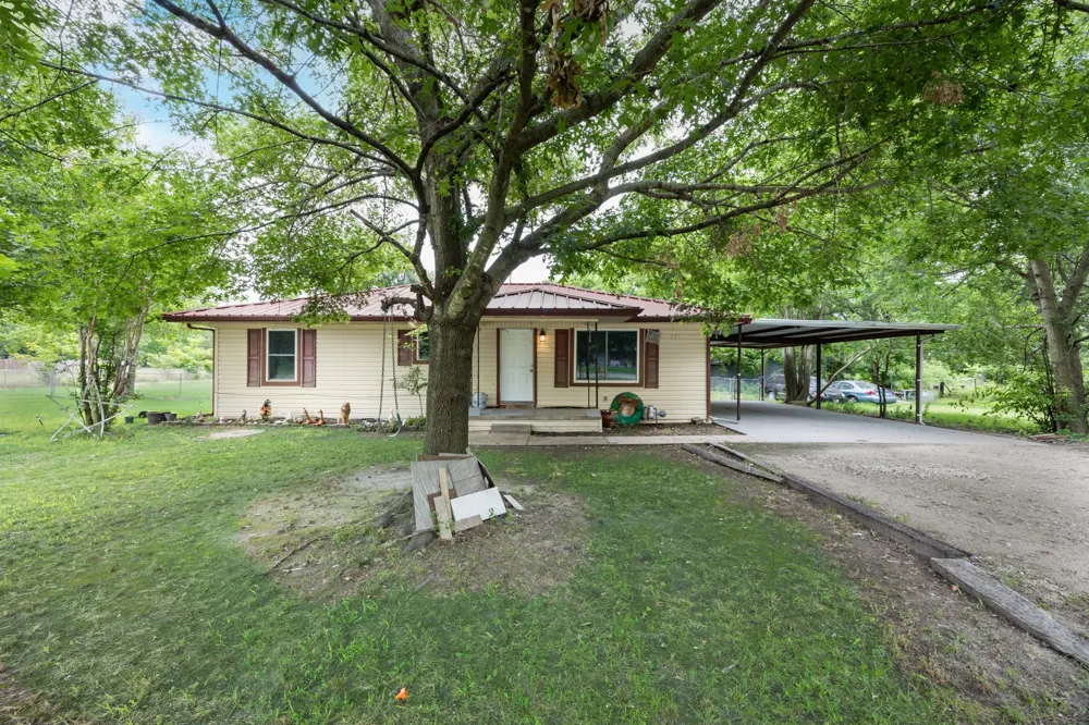 571 S 1st Street Point, TX 75472