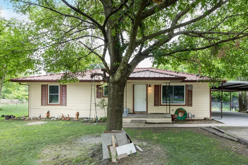 571 S 1st Street Point, TX 75472