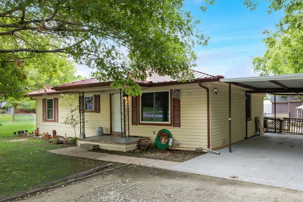 571 S 1st Street Point, TX 75472