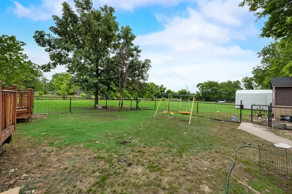 571 S 1st Street Point, TX 75472