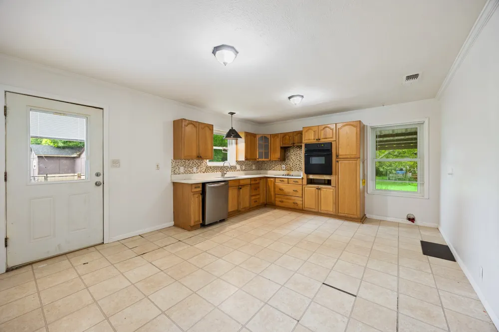 571 S 1st Street Point, TX 75472