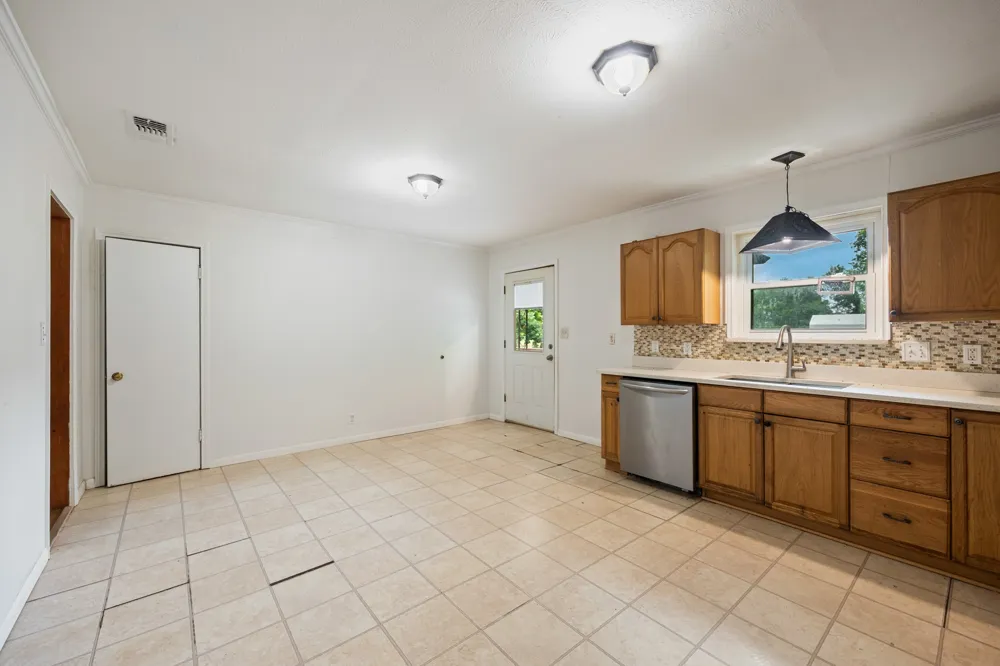 571 S 1st Street Point, TX 75472