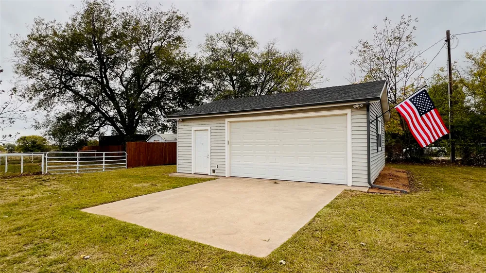 7301 Fishtrap Road Cross Roads, TX 76227