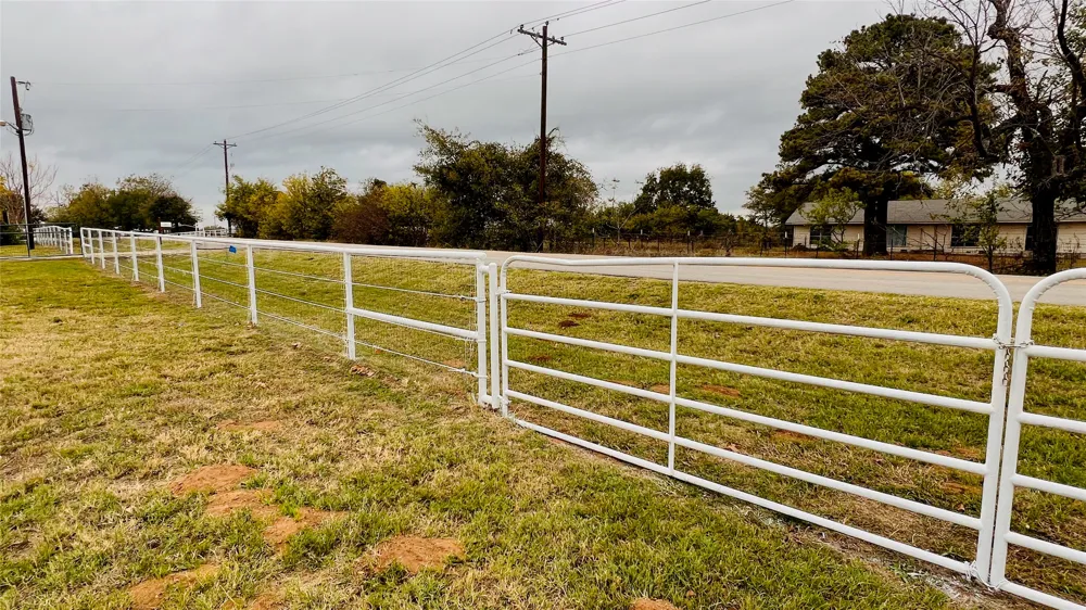 7301 Fishtrap Road Cross Roads, TX 76227