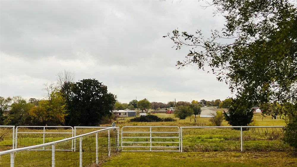 7301 Fishtrap Road Cross Roads, TX 76227