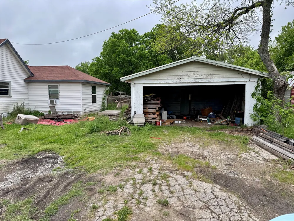 207 S Cedar Street Leonard, TX 75452