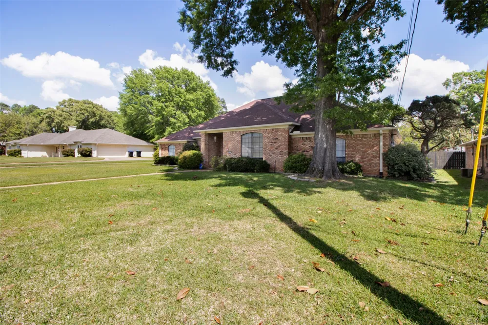 902 Kingsbury Court Longview, TX 75604