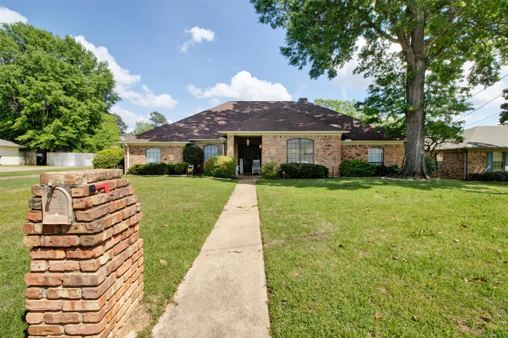 902 Kingsbury Court Longview, TX 75604