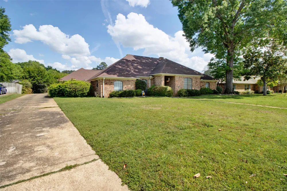 902 Kingsbury Court Longview, TX 75604