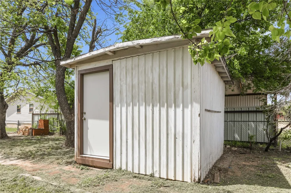 900 W 2nd Street Coleman, TX 76834
