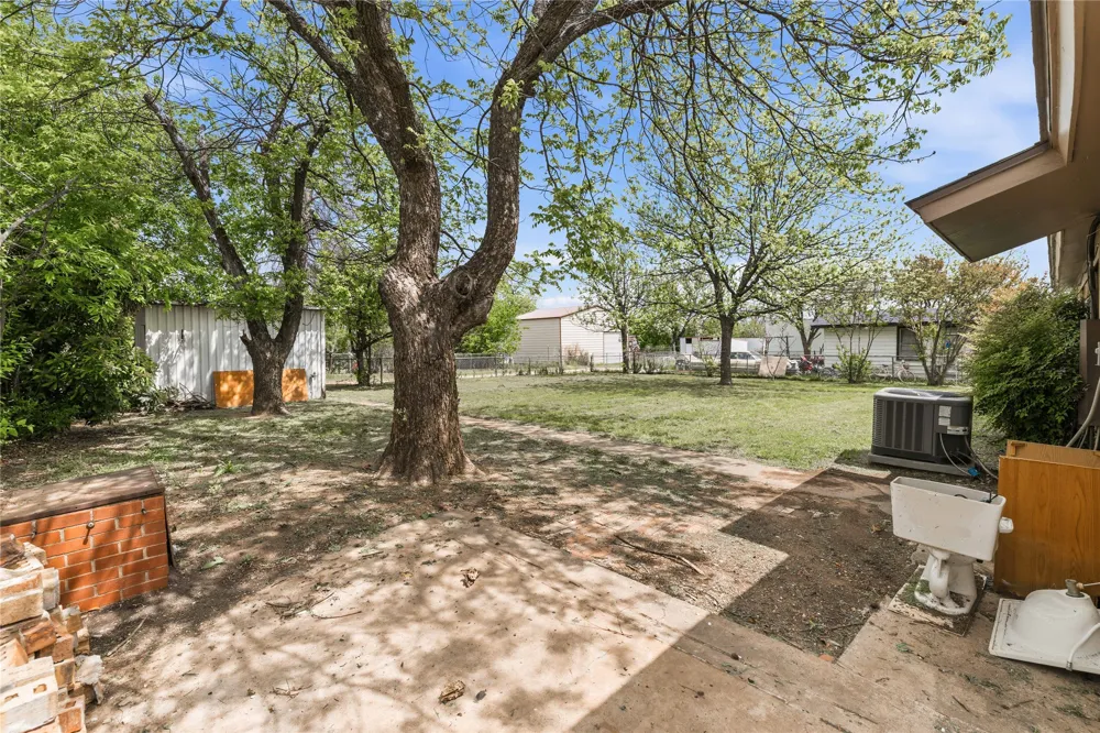 900 W 2nd Street Coleman, TX 76834