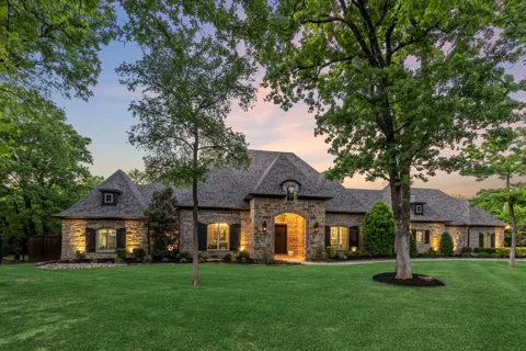 521 W Waters Edge Way