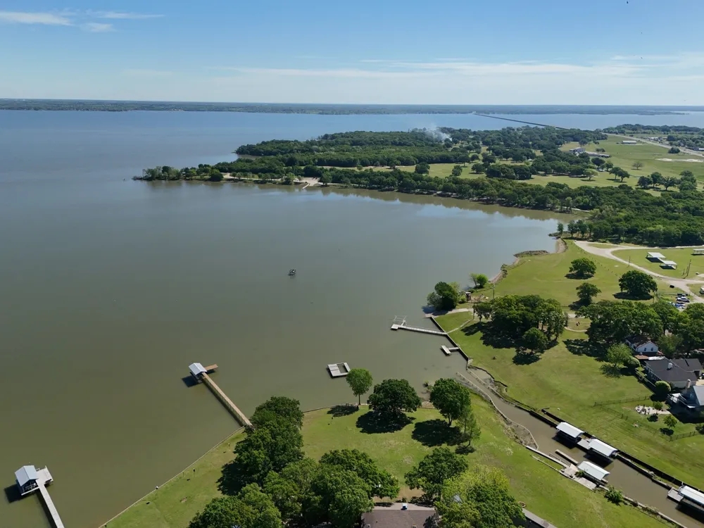 1032 Shoreline Drive West Tawakoni, TX 75474